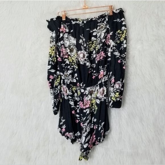 Auguste (Revolve) Gypsy Off-The-Shoulder Long Sleeve Floral Romper 4 - Picture 2 of 11